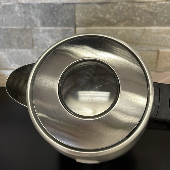 President's Choice Stainless Steel Cordless Kettle - Picture 10 of 15